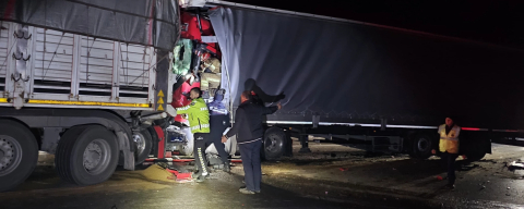 Bursa'da iki tır çarpıştı! 1 ölü