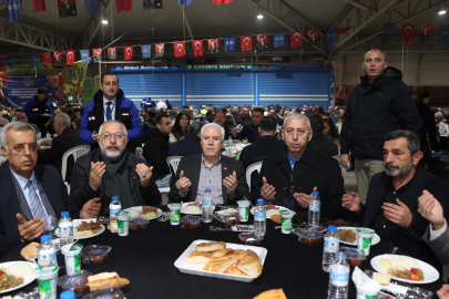 Başkan Bozbey Osmangazi’de mahalle iftarında vatandaşlarla buluştu