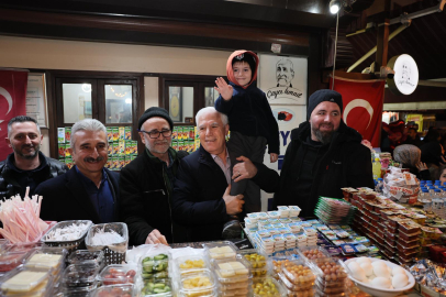 Başkan Bozbey Abdal Meydanı’nda Bursalılarla sahur yaptı