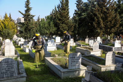 Bursa’da bayrama özel mezarlık ve cami temizliği