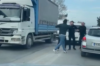 Bursa'da trafikte sürücüler birbirine girdi