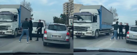 Bursa'da trafikte sürücüler birbirine girdi