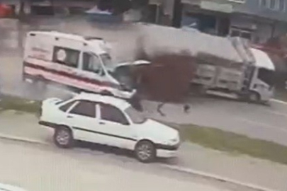 Vakaya giden ambulans kaza yaptı: Sağlık çalışanı hayatını kaybetti