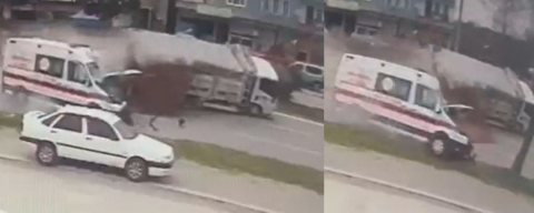 Vakaya giden ambulans kaza yaptı: Sağlık çalışanı hayatını kaybetti