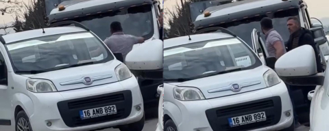 Bursa’da trafikte yol verme kavgası: Tekmelerle saldırdı