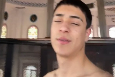 Bursa'da cami içerisinde tepki çeken görüntü! Çıplak şekilde...