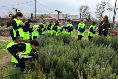 Geleceğin çiftçileri “Bostan Kaşifleri” ile toprakla tanıştı