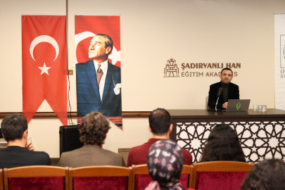 Osmangazi’de kitapseverler “Kelimelerle Dünya Tarihi” ile buluştu