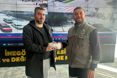 Belediye personeli yolda bulduğu 200 bin lirayı sahibine teslim etti