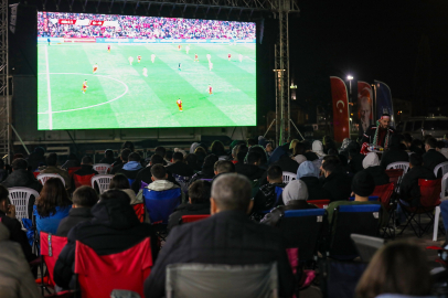 Bursa'da dev ekranlarda milli takım heyecanı zirve yaptı