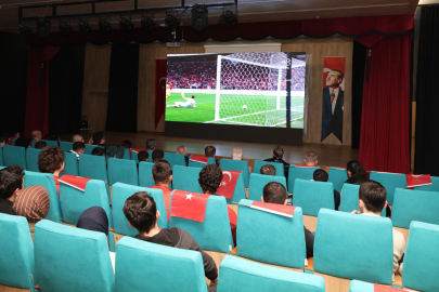 Osmangazi’de milli coşku: Dev ekranda zafer sevinci