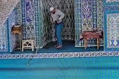 Bursa'da oltalı hırsız camiden mikrofon çaldı