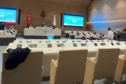 Nilüfer Belediye Meclis toplantısı sessiz protestoya sahne oldu! CHP’liler katılmadı