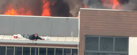 Bursa'da 8 katlı sitede can pazarı! Yangında mahsur kaldı, böyle kurtarıldı