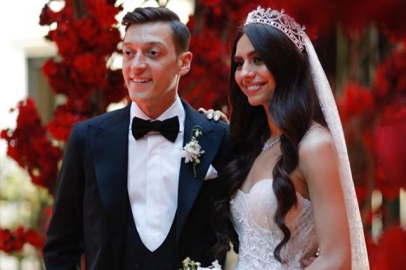 Mesut Özil ve Amine Özil çifti bebeklerine verdikleri isimle takipçilerini şaşırttı