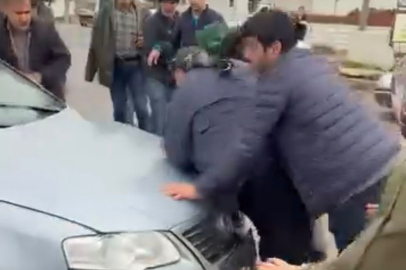 Küçük kıza çarpan sürücü aracını kalabalığın üzerine sürerek kaçtı