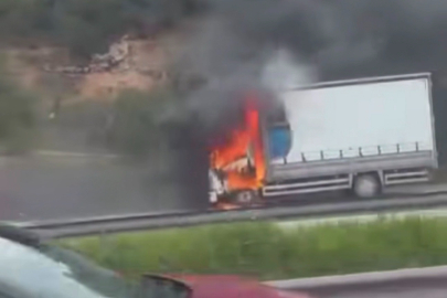 Seyir halindeki kamyon alev alev yandı