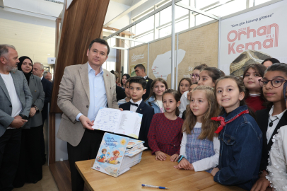 Başkan Aydın Kitap Fuarı’nda küçük yazarlarla buluştu