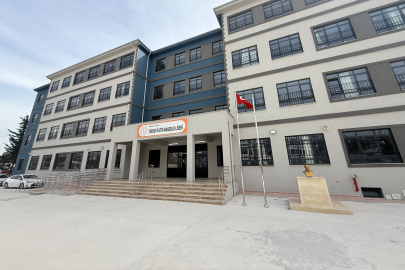 Mersin'de lise öğrencisi okulda silahla yakalandı