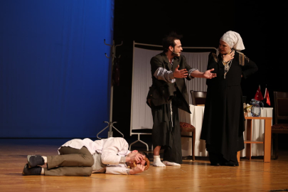 Osmangazi’de “Taksiratli Şekibe” sahnelendi