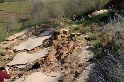 Bursa'da heyelan yolu parçalara ayırdı