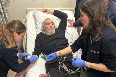 Sahnede fenalaşan usta sanatçı Müjdat Gezen hastaneye kaldırıldı