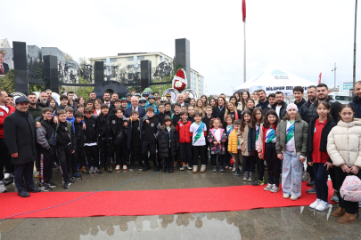 Nilüfer'de Cumhuriyet Meydanı'nda 23 Nisan coşkusu