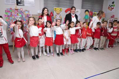 Osmangazi kreşlerinde 23 Nisan coşkusu sahneye taşındı