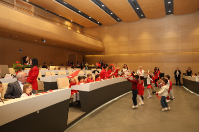 Nilüfer’de 23 Nisan’da çocuklar Barış Meclisi’nde buluştu