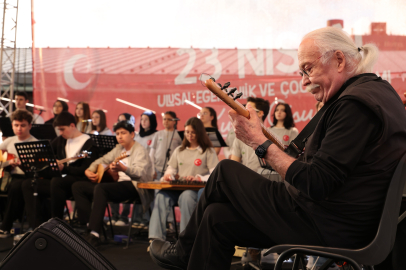 Osmangazi Meydanı’nda 23 Nisan Şenliği Cahit Berkay ile taçlandı