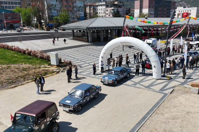 Bursa sokaklarında nostalji konvoyu: Klasik otomobiller yola çıktı