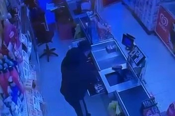 Mahalle esnafını tedirgin eden hırsızlık! Marketten sigara ve...