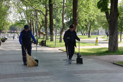 Osmangazi’de yeşil alanlara titiz bakım