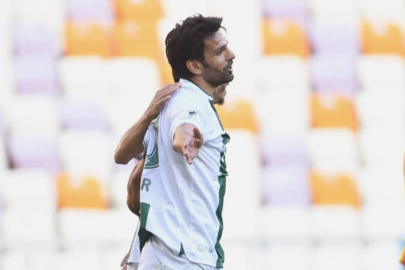 Bursaspor kaptan Muhammet Demir ile yollarını ayırdı