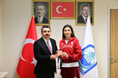 Milli tekvandocu Hatice Kübra İlgün Avrupa üçüncüsü oldu