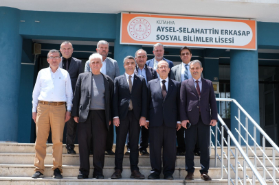 48 yıllık birikim Kütahya’da öğrencilere rehber oldu