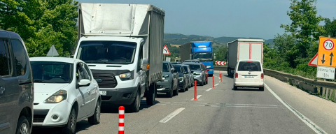 Otomobil arızası Yalova-Bursa karayolunu kilitledi