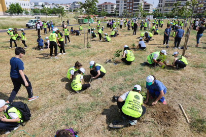Bursa’da fidanlar gelecek için toprakla buluştu