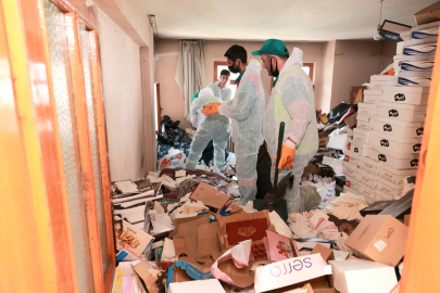 Osmangazi'de çevreyi tehdit eden çöp evden 20 ton atık çıktı