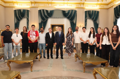 Milli takım marşının bestecilerine Büyükşehir’den destek