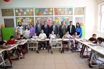 Başkan Yılmaz çocukların karne sevincini paylaştı
