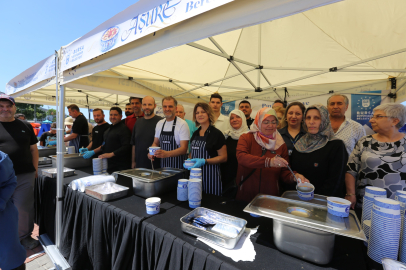 Mudanya’da aşure bereketi vatandaşlarla paylaşıldı