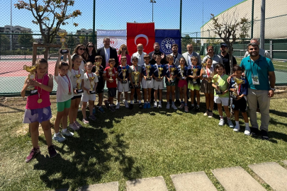 Minik tenisçilerden Osmangazi’ye gurur veren dereceler