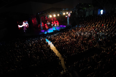64. Uluslararası Bursa Festivali'nde Derya Bedavacı ile coşku dolu gece