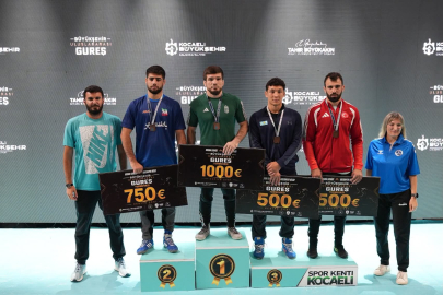 Büyükşehirli sporculardan madalya yağmuru