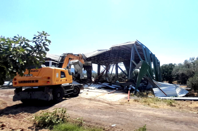 Osmangazi’de kaçak yapıya geçit yok! Tarım arazisindeki depo yıkıldı