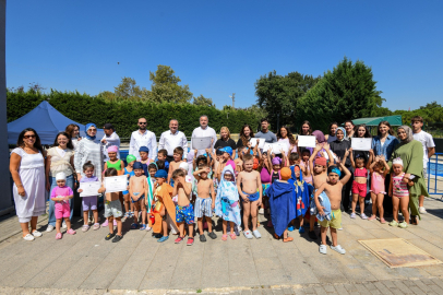 Osmangazi’de yüzme kurslarına katılan çocuklara sertifika