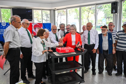 Huzurevi sakinlerinden Zafer Bayramı’na anlamlı kutlama