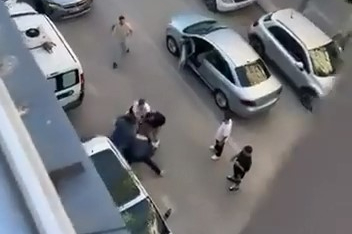 Trafik durdu, cadde ringe döndü!
