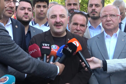 Varank'tan Özgür Özel'in Bursa'daki börek görüntülerine tepki: "Vatandaşla nasıl konuşulması gerektiğini bilmek gerekiyor"